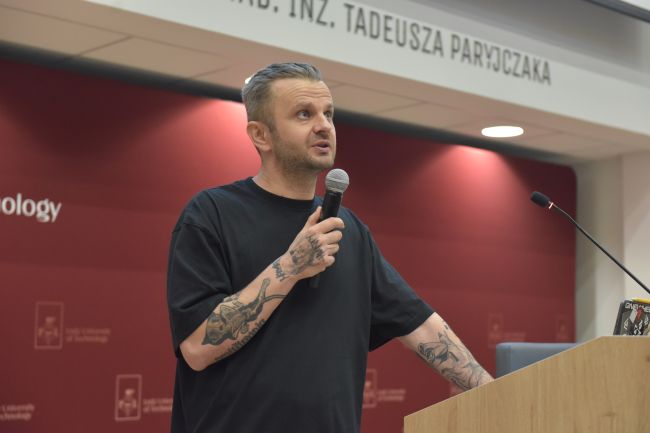 prof. Andrzej Dragan na wykładzie otwarcia Research Week w PŁ