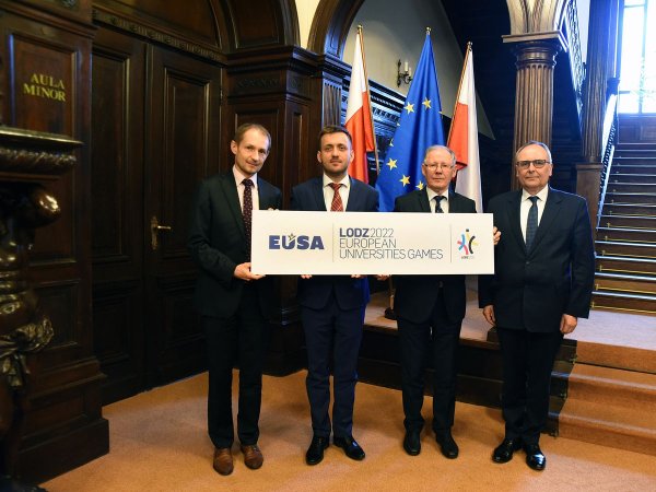 Zdjęcie z udziałem Piotra Ziółkowskiego, Szefa Gabinetu Politycznego Wiceprezesa Rady Ministrów MNISW, drugi od lewej. 