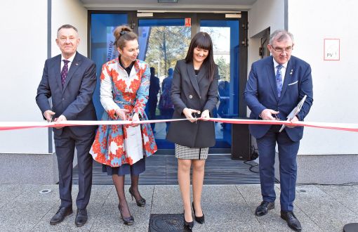 Opening of the Non-public TUL Kindergarten - cutting the ribbon, photo: Jacek Szabela