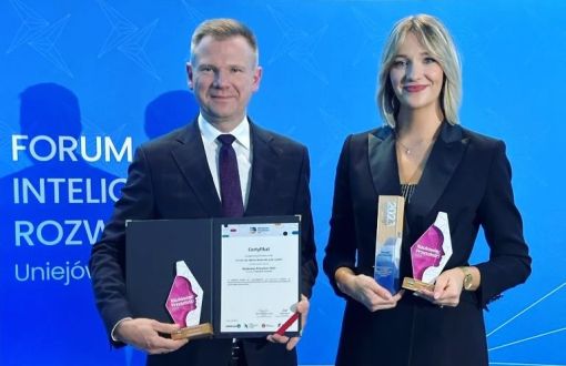 Laureaci nagrody dr Alaksandra Ziemińska-Stolarska i prof. PŁ Marcin Barburski